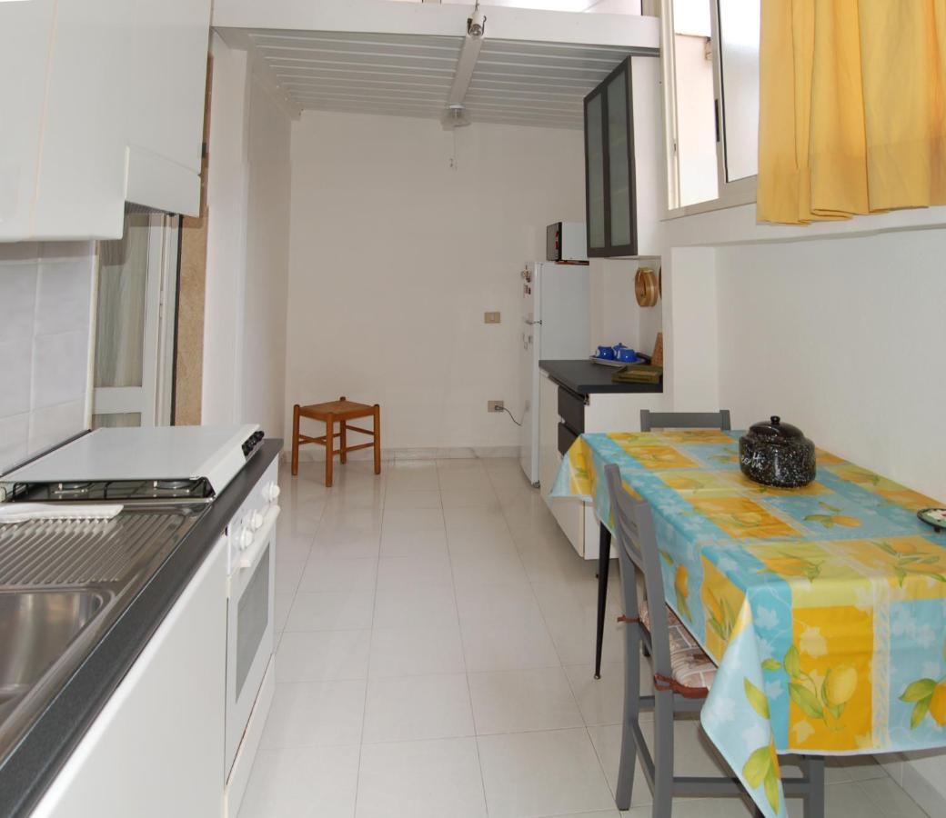 Domus Mater Apartment Каляри Екстериор снимка